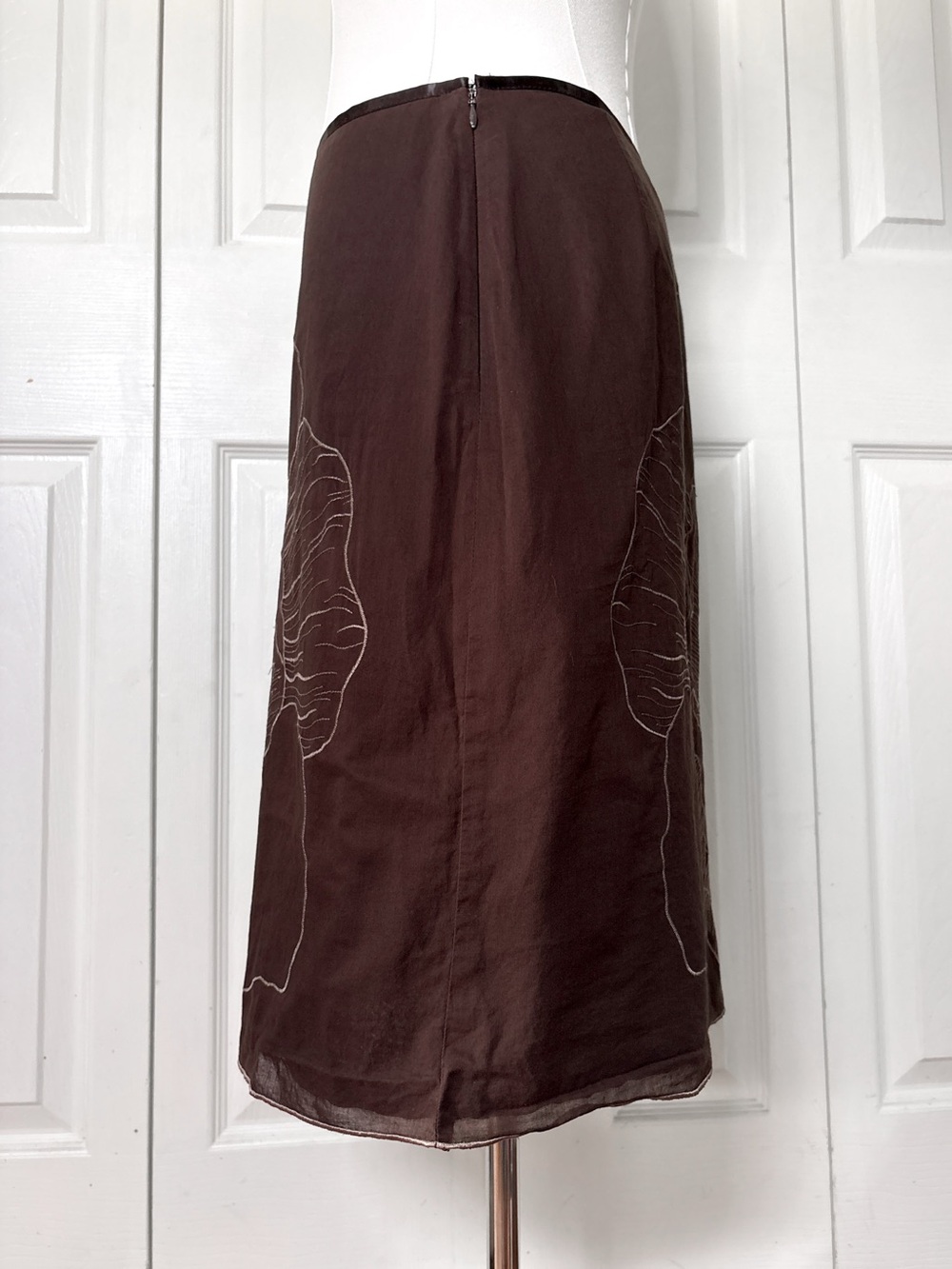 Ann Taylor Cotton Midi Skirt Size 0 Brown Floral Embroidered | Earthy Boho Fairy - Picture 4 of 9